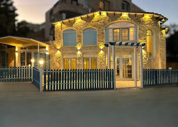 Celestia Boutique Inn - Boutique Stay Overlooking Jerash Ruins
