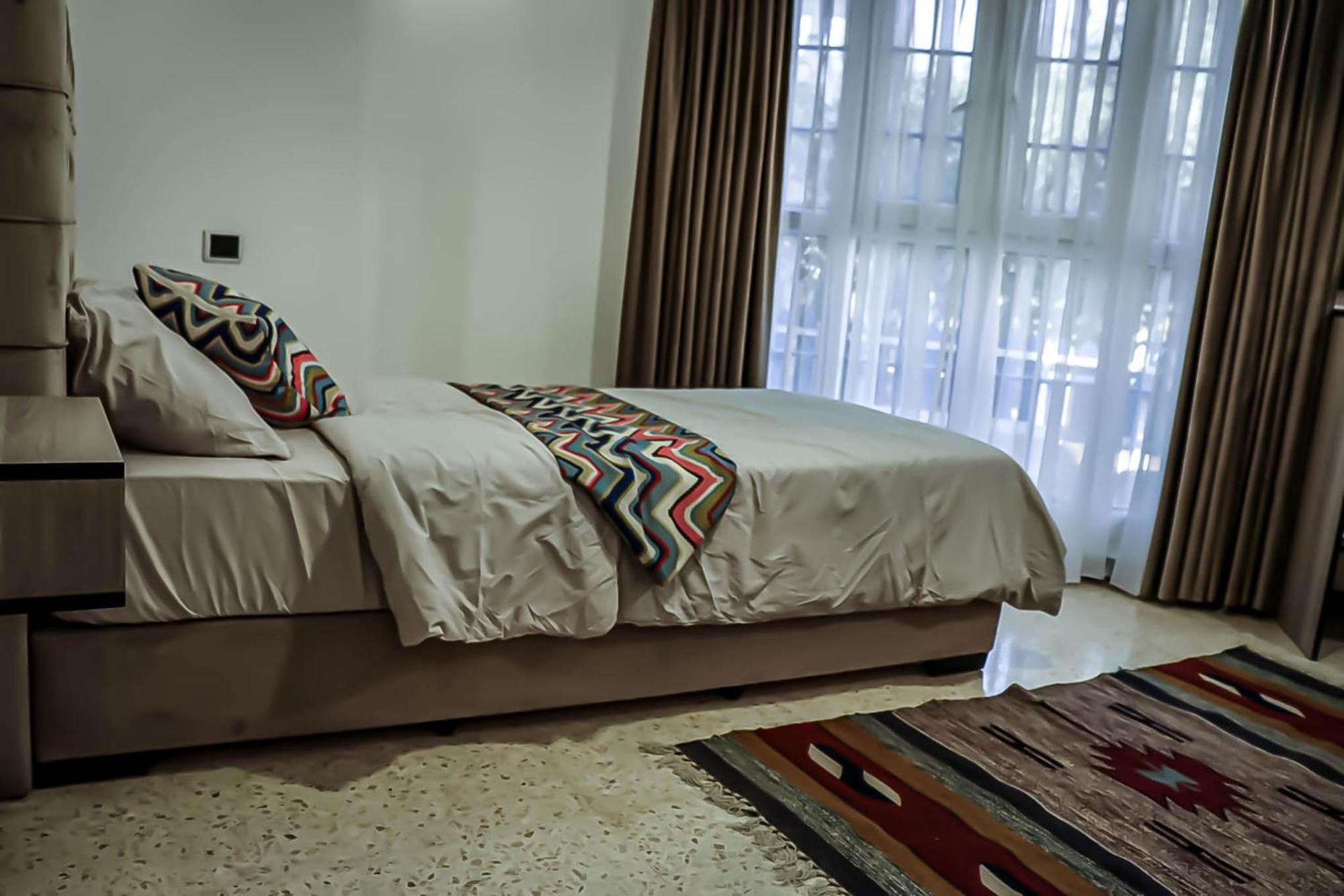 Celestia Boutique - Boutique Overlooking Jerash Ruins